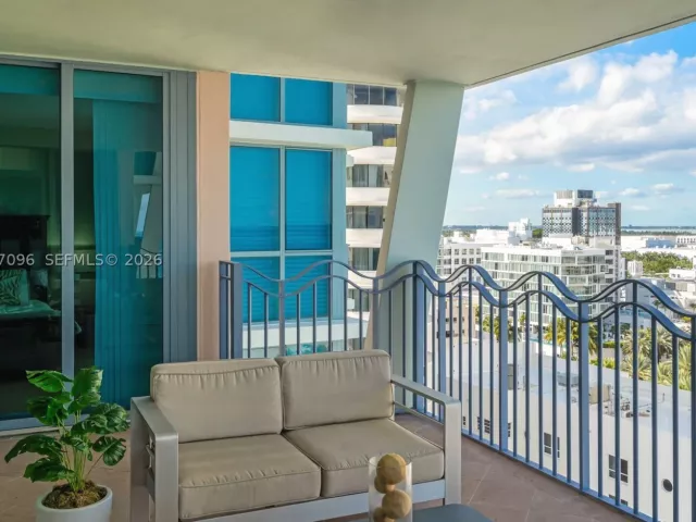 2-bedroom condo for sale in Miami Beach - 1500 Ocean Dr PH-05 - MondialRealty