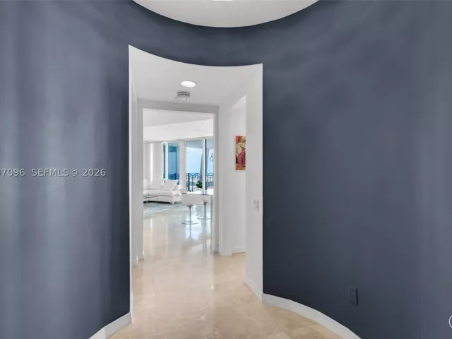 2-bedroom condo for sale in Miami Beach - 1500 Ocean Dr PH-05 - MondialRealty