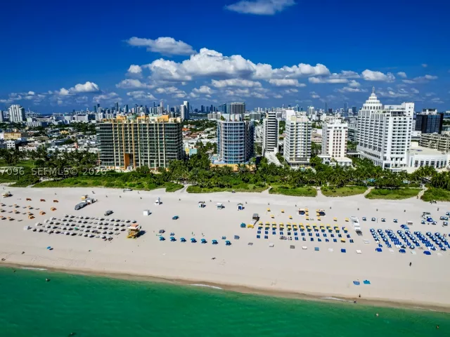 2-bedroom condo for sale in Miami Beach - 1500 Ocean Dr PH-05 - MondialRealty