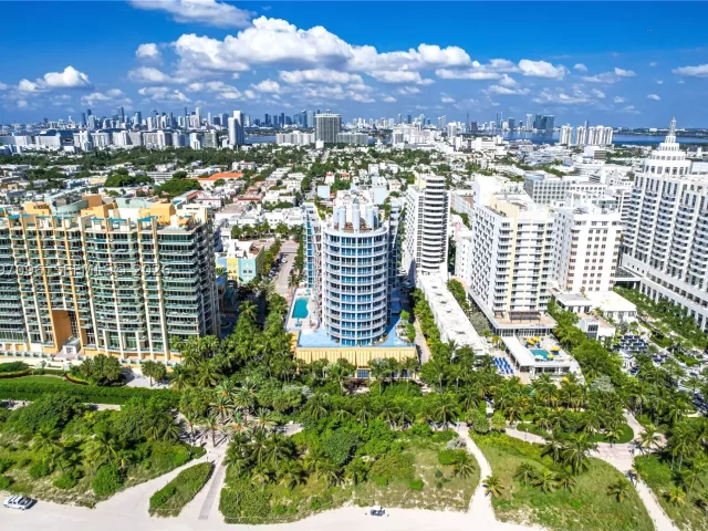 2-bedroom condo for sale in Miami Beach - 1500 Ocean Dr PH-05 - MondialRealty