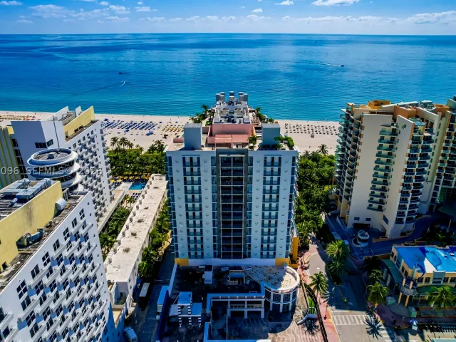2-bedroom condo for sale in Miami Beach - 1500 Ocean Dr PH-05 - MondialRealty