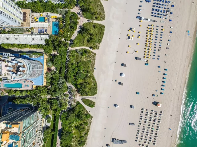 2-bedroom condo for sale in Miami Beach - 1500 Ocean Dr PH-05 - MondialRealty
