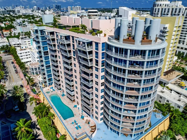 2-bedroom condo for sale in Miami Beach - 1500 Ocean Dr PH-05 - MondialRealty