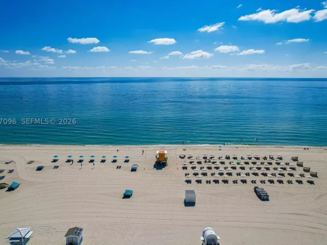 2-bedroom condo for sale in Miami Beach - 1500 Ocean Dr PH-05 - MondialRealty