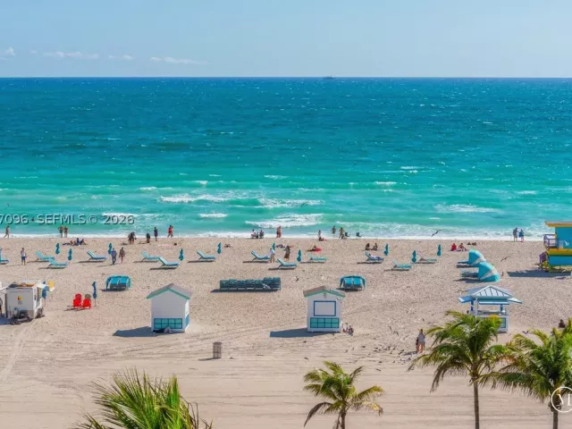 2-bedroom condo for sale in Miami Beach - 1500 Ocean Dr PH-05 - MondialRealty