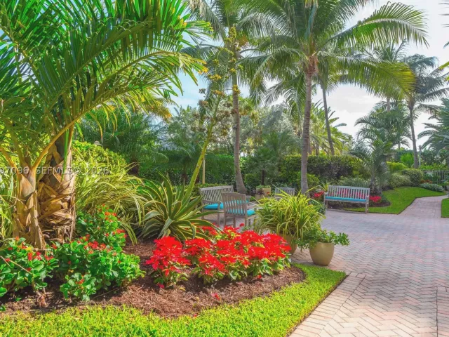 2-bedroom condo for sale in Miami Beach - 1500 Ocean Dr PH-05 - MondialRealty