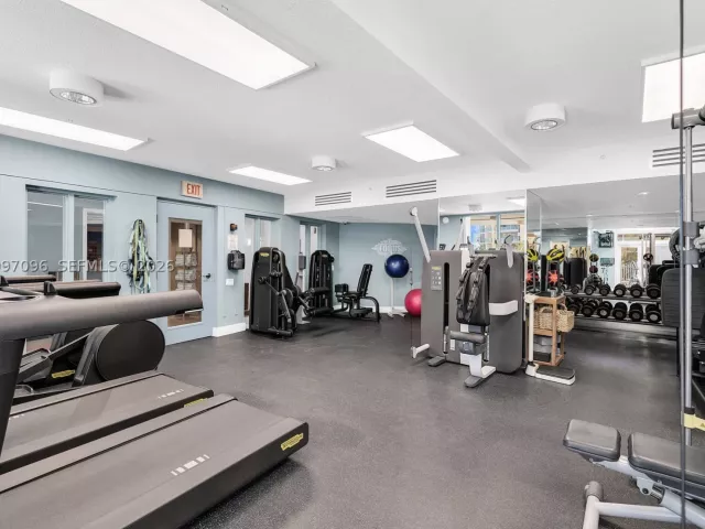 2-bedroom condo for sale in Miami Beach - 1500 Ocean Dr PH-05 - MondialRealty