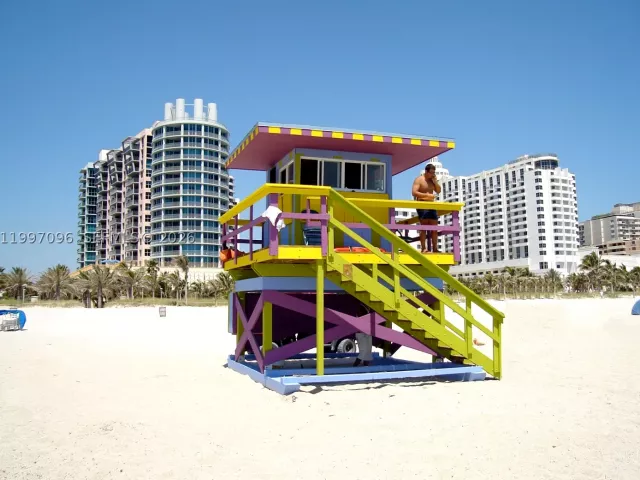 2-bedroom condo for sale in Miami Beach - 1500 Ocean Dr PH-05 - MondialRealty