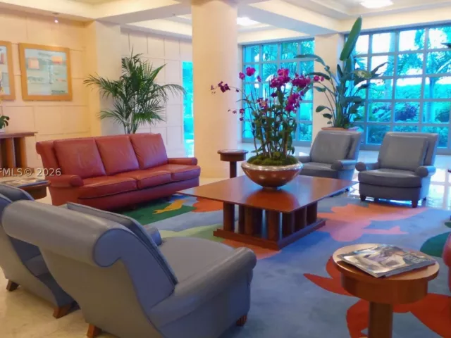 2-bedroom condo for sale in Miami Beach - 1500 Ocean Dr PH-05 - MondialRealty