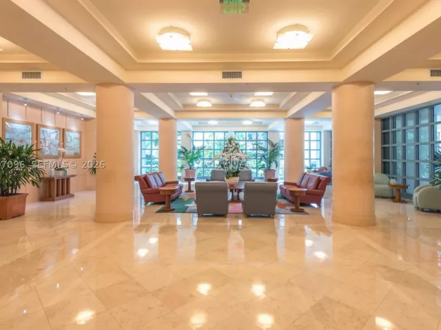 2-bedroom condo for sale in Miami Beach - 1500 Ocean Dr PH-05 - MondialRealty