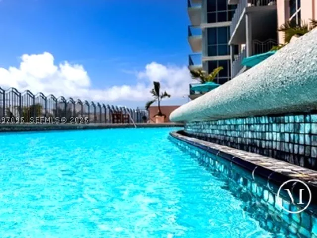 2-bedroom condo for sale in Miami Beach - 1500 Ocean Dr PH-05 - MondialRealty
