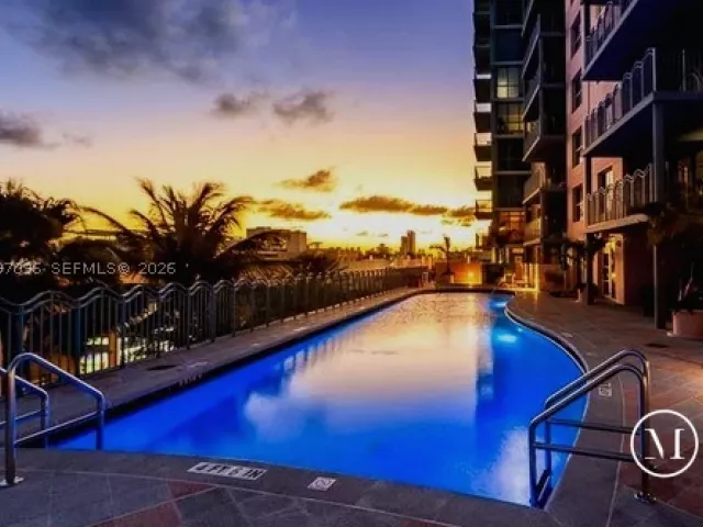 2-bedroom condo for sale in Miami Beach - 1500 Ocean Dr PH-05 - MondialRealty