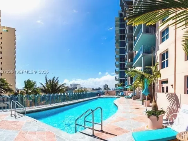 2-bedroom condo for sale in Miami Beach - 1500 Ocean Dr PH-05 - MondialRealty