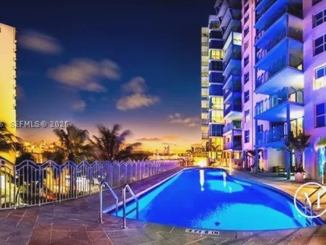 2-bedroom condo for sale in Miami Beach - 1500 Ocean Dr PH-05 - MondialRealty