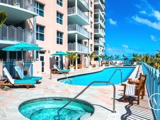 2-bedroom condo for sale in Miami Beach - 1500 Ocean Dr PH-05 - MondialRealty