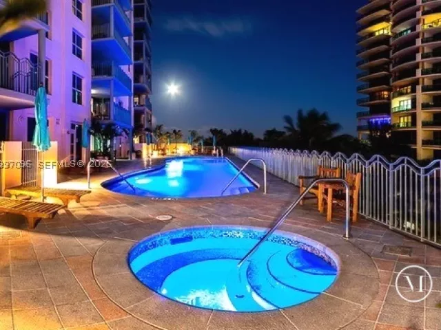 2-bedroom condo for sale in Miami Beach - 1500 Ocean Dr PH-05 - MondialRealty