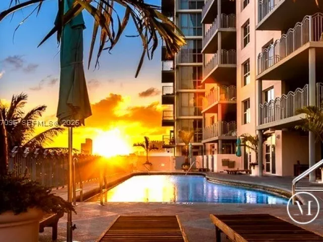2-bedroom condo for sale in Miami Beach - 1500 Ocean Dr PH-05 - MondialRealty