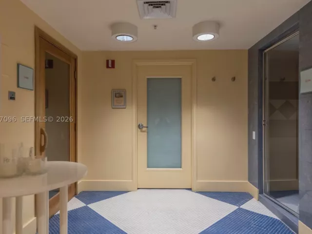 2-bedroom condo for sale in Miami Beach - 1500 Ocean Dr PH-05 - MondialRealty