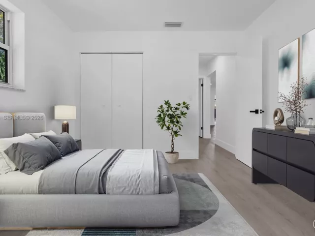 4-bedroom home for sale in Hollywood - 2704 Cleveland St - MondialRealty