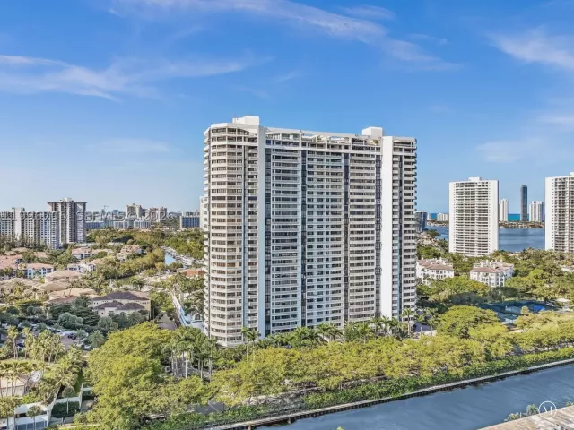 2-bedroom condo for rent in Aventura - 2000 Island Blvd 1203 - MondialRealty
