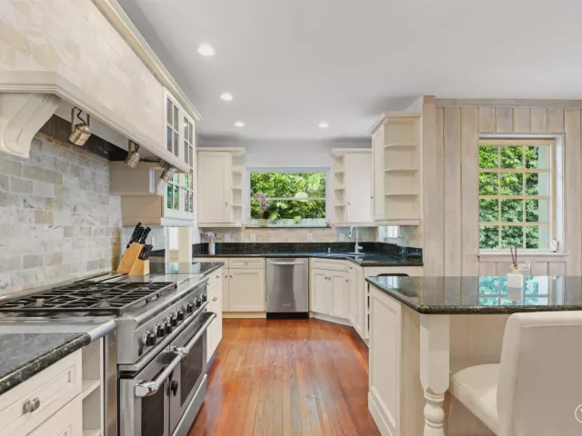 4-bedroom home for rent in West Palm Beach - 3304 N Flagler Drive - MondialRealty