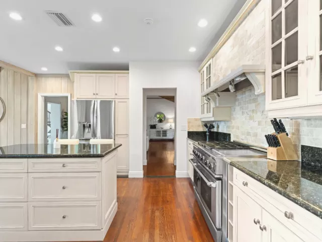 4-bedroom home for rent in West Palm Beach - 3304 N Flagler Drive - MondialRealty