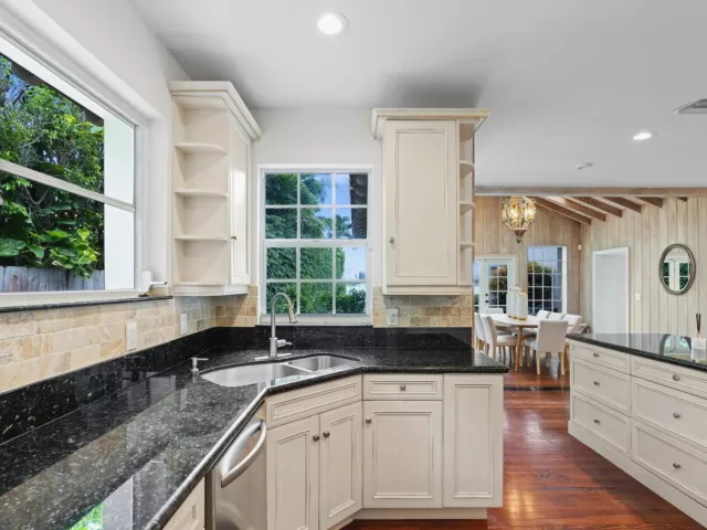 4-bedroom home for rent in West Palm Beach - 3304 N Flagler Drive - MondialRealty