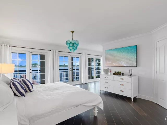 4-bedroom home for rent in West Palm Beach - 3304 N Flagler Drive - MondialRealty