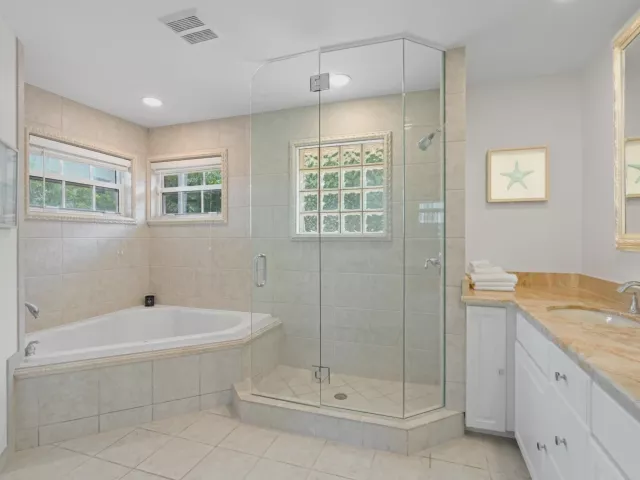4-bedroom home for rent in West Palm Beach - 3304 N Flagler Drive - MondialRealty