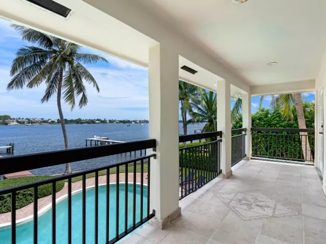 4-bedroom home for rent in West Palm Beach - 3304 N Flagler Drive - MondialRealty