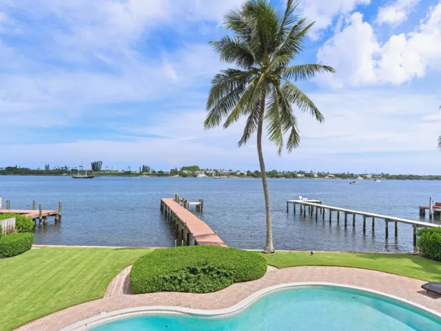 4-bedroom home for rent in West Palm Beach - 3304 N Flagler Drive - MondialRealty
