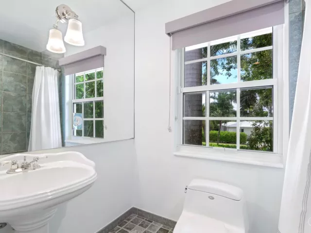 4-bedroom home for rent in West Palm Beach - 3304 N Flagler Drive - MondialRealty