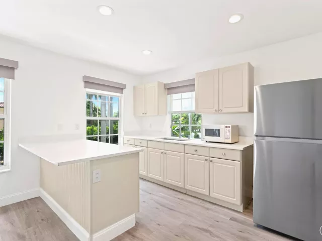 4-bedroom home for rent in West Palm Beach - 3304 N Flagler Drive - MondialRealty