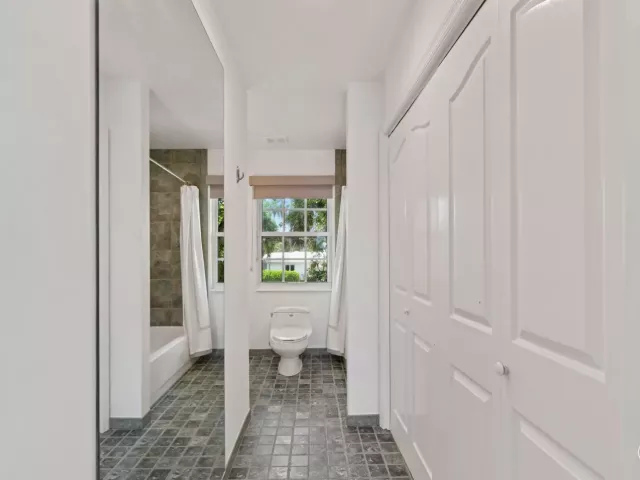 4-bedroom home for rent in West Palm Beach - 3304 N Flagler Drive - MondialRealty