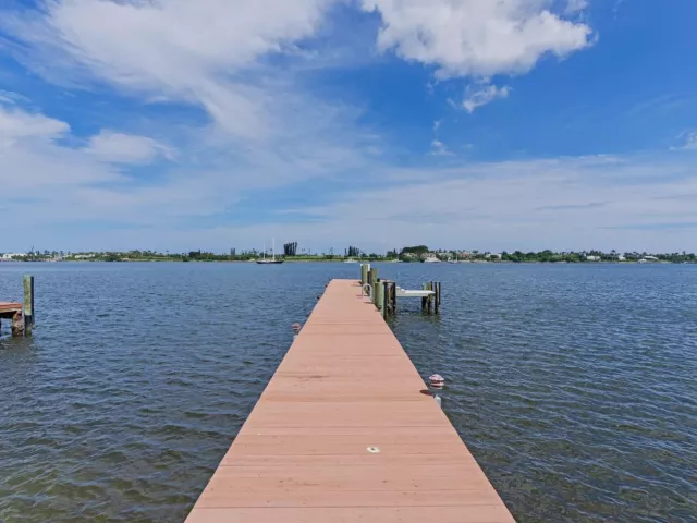 4-bedroom home for rent in West Palm Beach - 3304 N Flagler Drive - MondialRealty