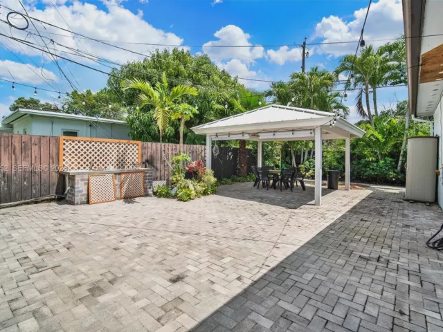 3-bedroom home for rent in Miami - 5901 SW 45th St - MondialRealty