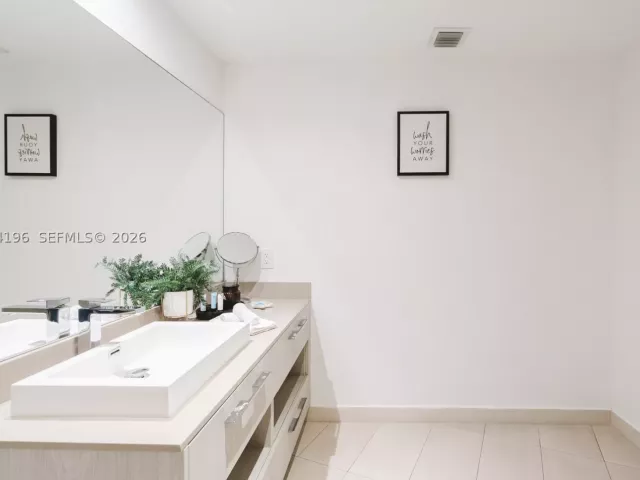 2-bedroom condo for sale in Hollywood - 4111 S Ocean Dr 3008 - MondialRealty
