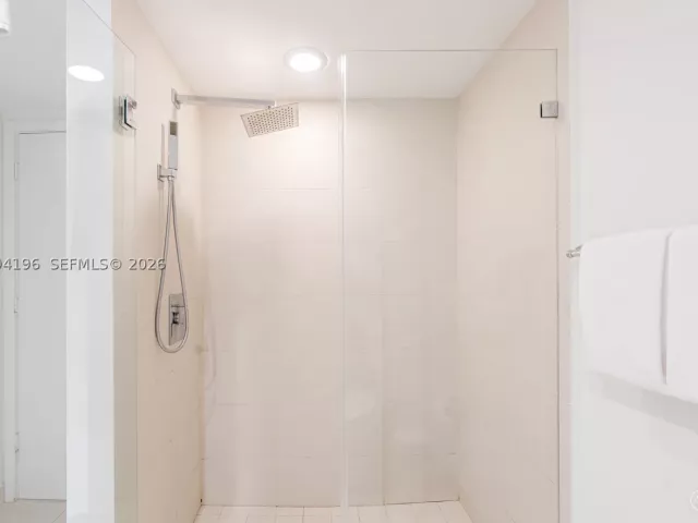 2-bedroom condo for sale in Hollywood - 4111 S Ocean Dr 3008 - MondialRealty