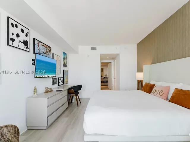2-bedroom condo for sale in Hollywood - 4111 S Ocean Dr 3008 - MondialRealty