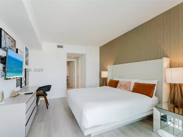 2-bedroom condo for sale in Hollywood - 4111 S Ocean Dr 3008 - MondialRealty