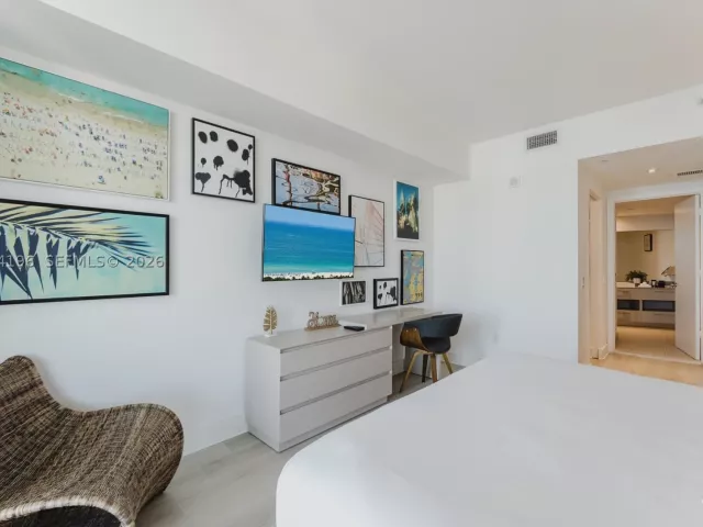 2-bedroom condo for sale in Hollywood - 4111 S Ocean Dr 3008 - MondialRealty
