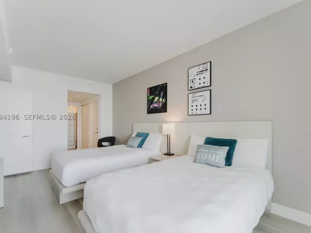 2-bedroom condo for sale in Hollywood - 4111 S Ocean Dr 3008 - MondialRealty