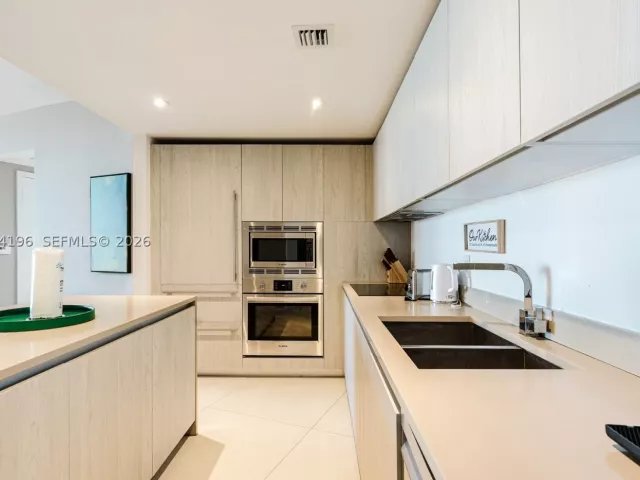 2-bedroom condo for sale in Hollywood - 4111 S Ocean Dr 3008 - MondialRealty