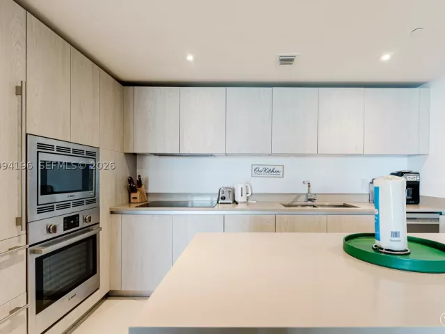 2-bedroom condo for sale in Hollywood - 4111 S Ocean Dr 3008 - MondialRealty