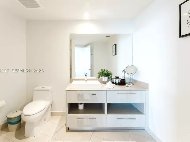 2-bedroom condo for sale in Hollywood - 4111 S Ocean Dr 3008 - MondialRealty