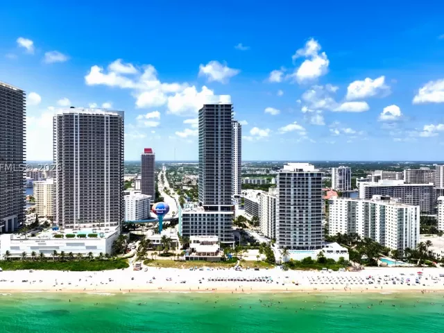 2-bedroom condo for sale in Hollywood - 4111 S Ocean Dr 3008 - MondialRealty