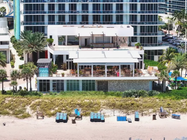 2-bedroom condo for sale in Hollywood - 4111 S Ocean Dr 3008 - MondialRealty