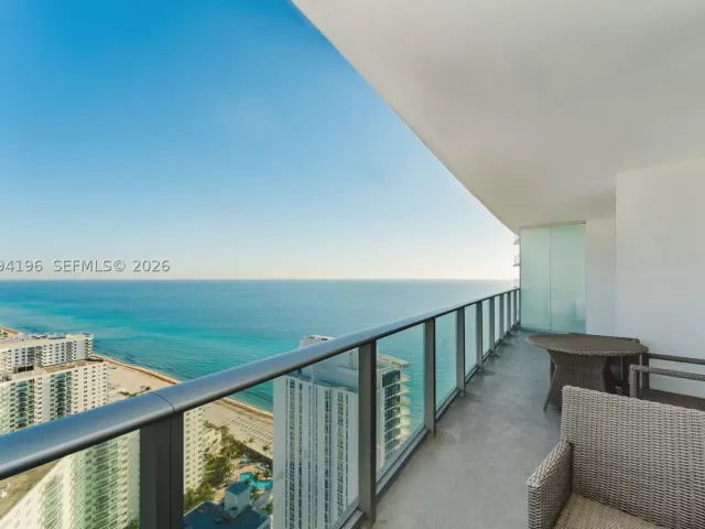 2-bedroom condo for sale in Hollywood - 4111 S Ocean Dr 3008 - MondialRealty