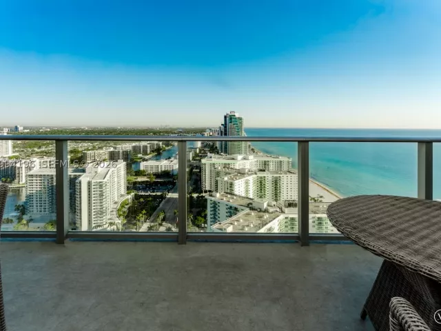 2-bedroom condo for sale in Hollywood - 4111 S Ocean Dr 3008 - MondialRealty