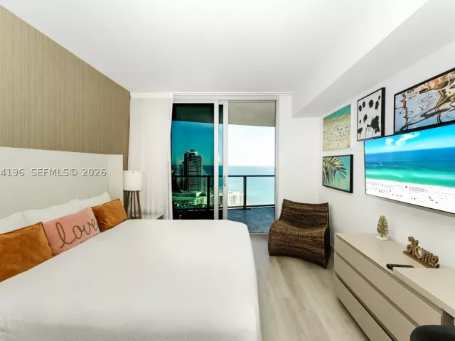 2-bedroom condo for sale in Hollywood - 4111 S Ocean Dr 3008 - MondialRealty